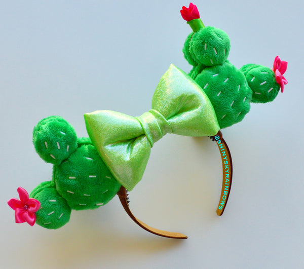 Cactus Macaron Ears / Light green bow